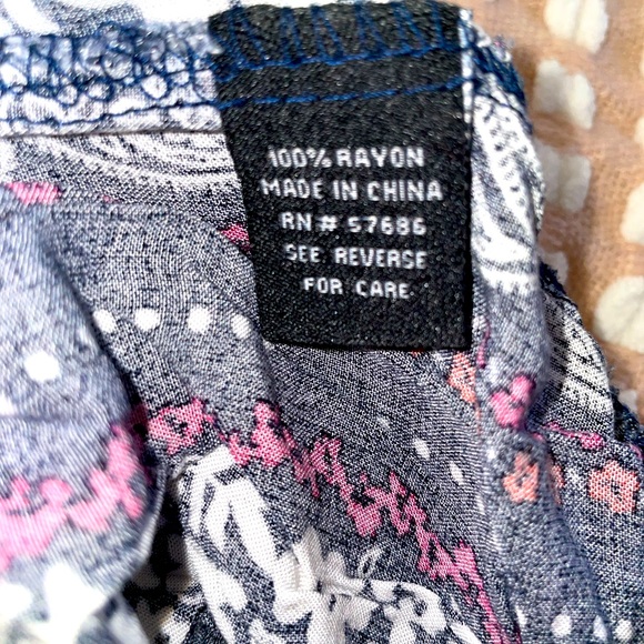 Multi color pants size medium, very cool material for summer - Picture 3 of 3